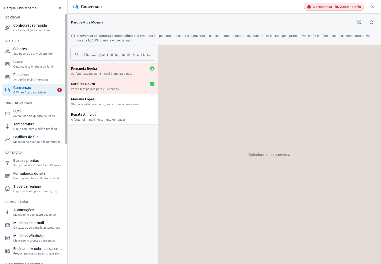 Tela Conversas com o aviso das regras no alto e a lista de conversas do WhatsApp da empresa