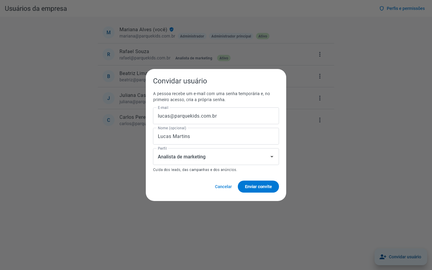 Janela Convidar usuário, com os campos E-mail, Nome (opcional) e Perfil e o botão Enviar convite